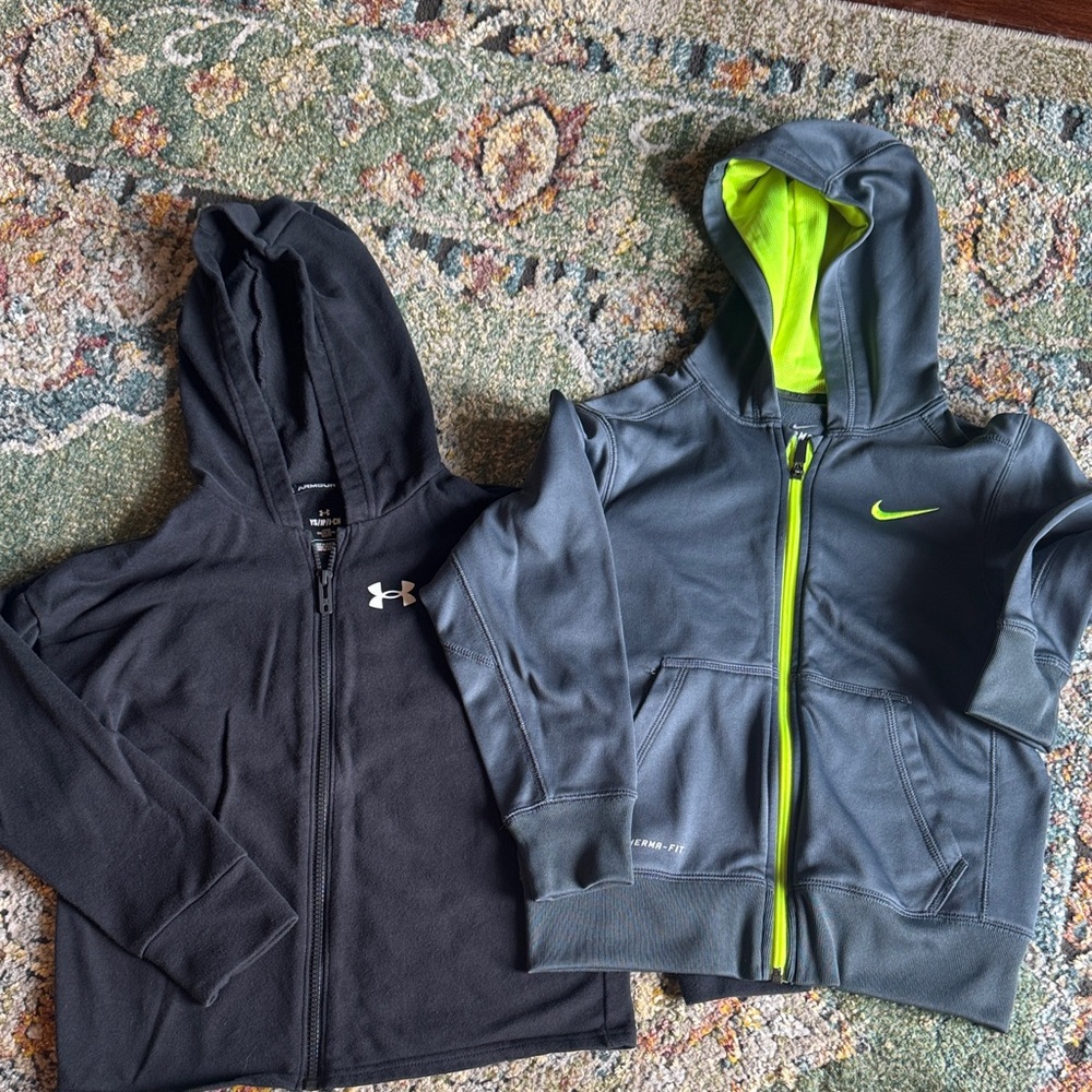 NIKE, UNDER ARMOUR BUNDLE OF BOYS JACKETS IN SZ YOUTH SM…NICE PREOWNED CONDITION